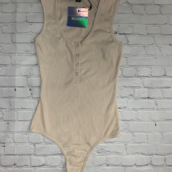 Missguided nude button front ribbed bodysuit - Picture 3 of 5